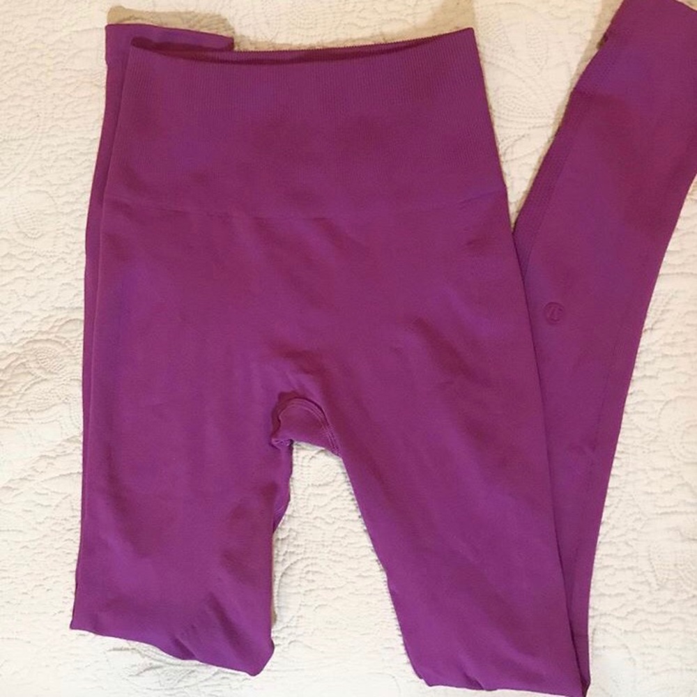 PINK SEAMLESS LULULEMON SIZE 4 - Picture 2 of 5